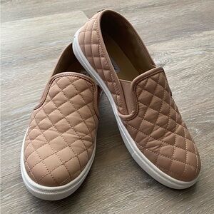 Steve Madden Blush Pink Quilted Slip On Shoes / Size 8 / Tennis Shoes / Girly